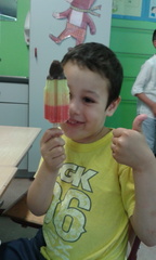Abdelilah trakteert met ijsjes na het Suikerfeest (3)